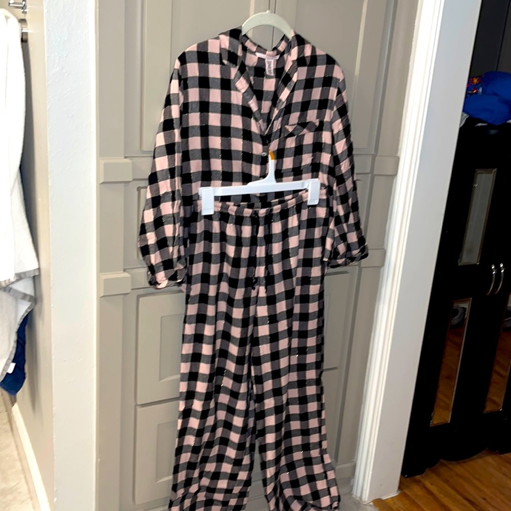 Check pajama set